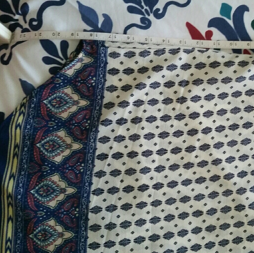 🌻NWOT Patterned Loose-fitting Blouse - Picture 7 of 7